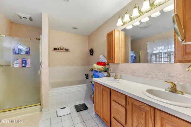 $699,900 | 10 Lillybrook Road, Pittsfield, MA 01201