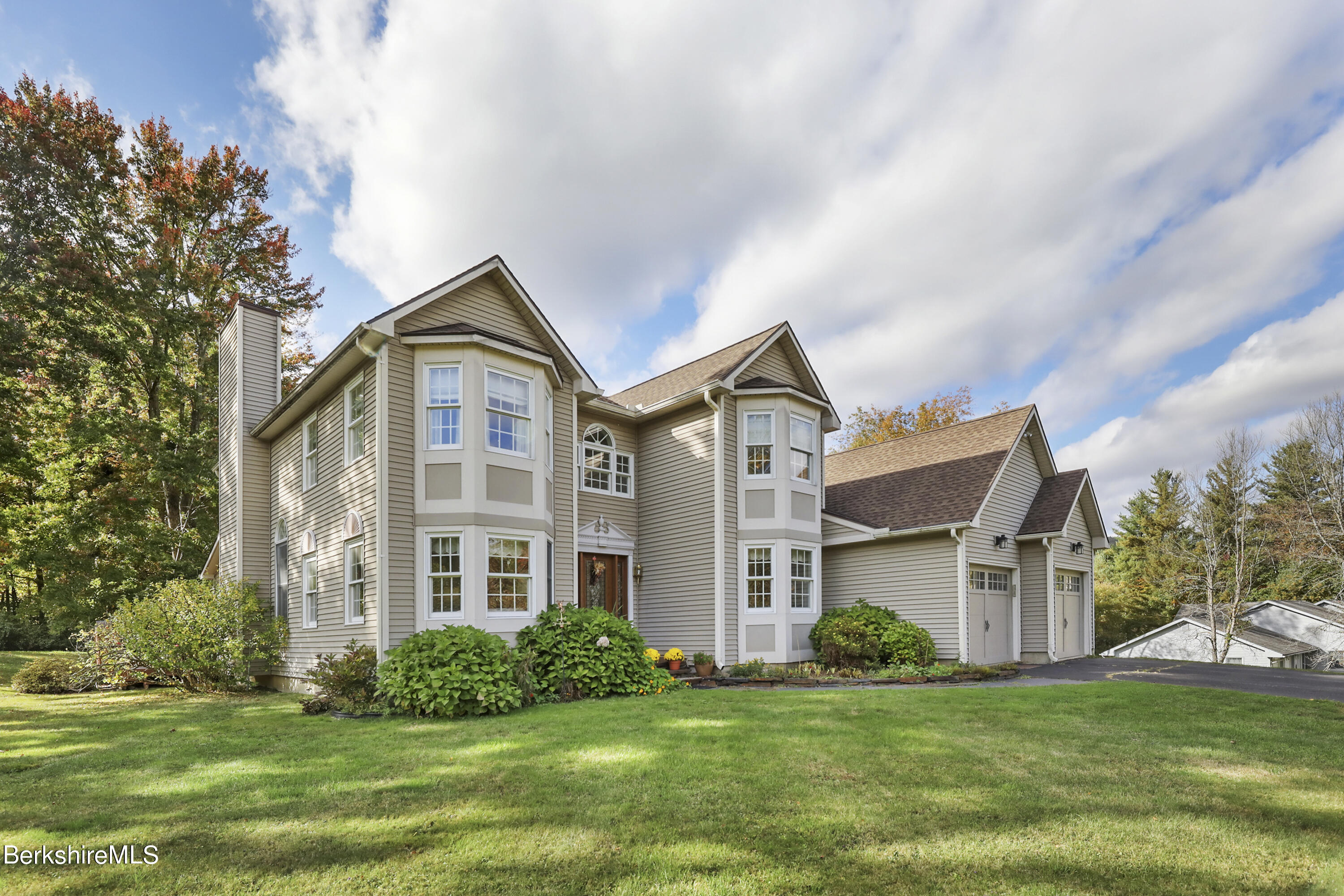 10 Lillybrook Road Pittsfield, MA 01201 - Photo 8 of 91 a front view of a house with a yard and garage