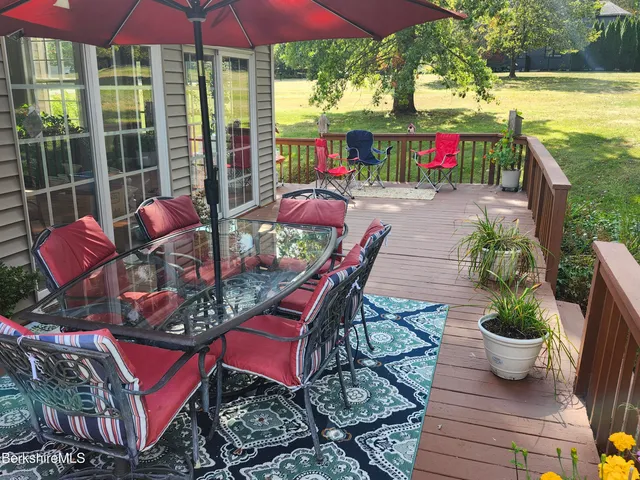 $699,900 | 10 Lillybrook Road, Pittsfield, MA 01201