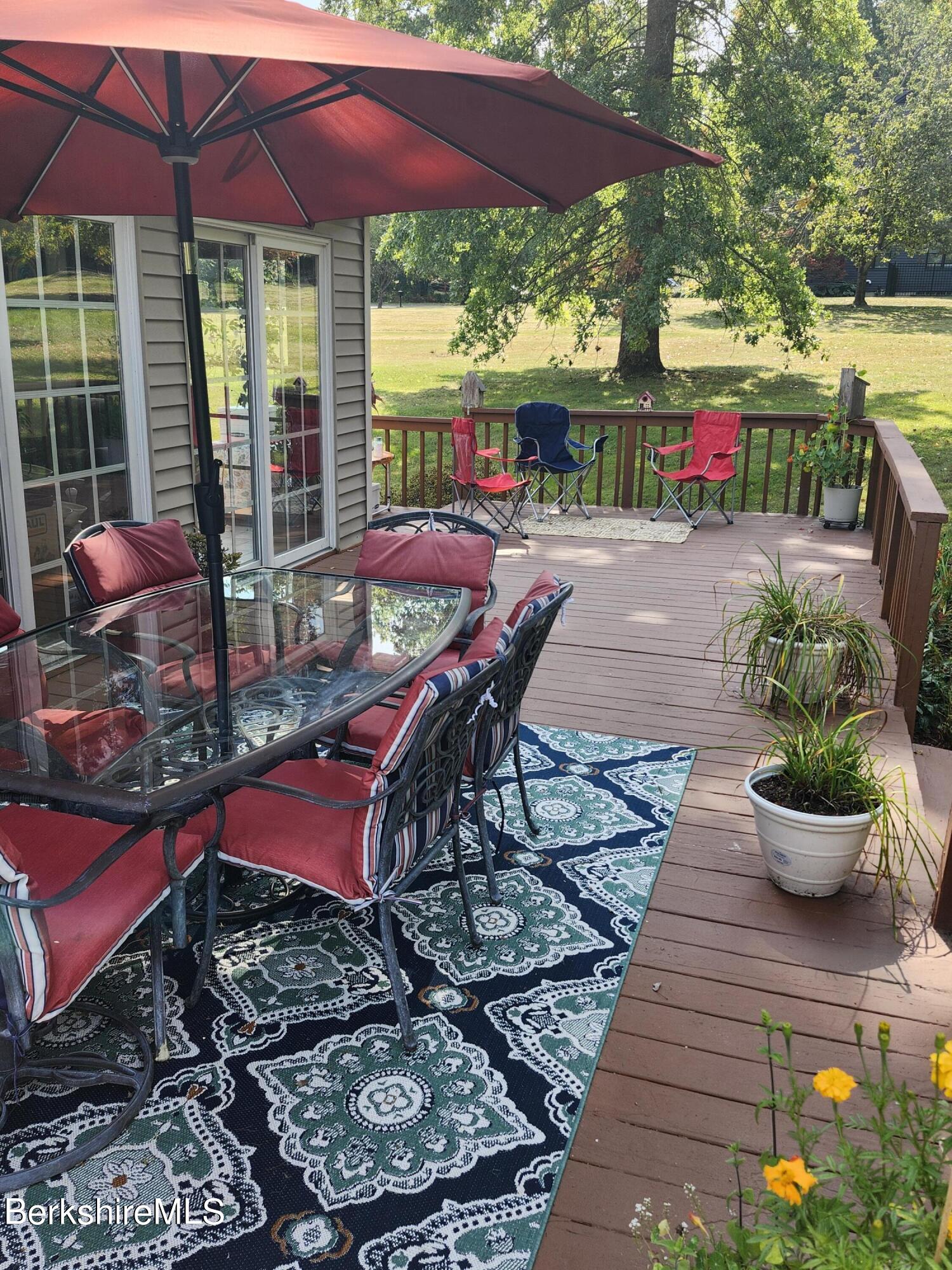 10 Lillybrook Road Pittsfield, MA 01201 - Photo 89 of 91 a view of a cafe with sitting area