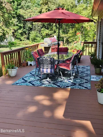 $699,900 | 10 Lillybrook Road, Pittsfield, MA 01201