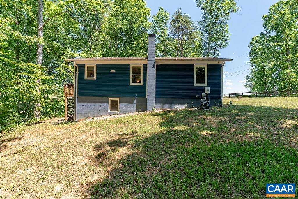 6920 Albevanna Spring Road Scottsville, VA 24590 - Photo 19 of 47 front view of a house with a yard