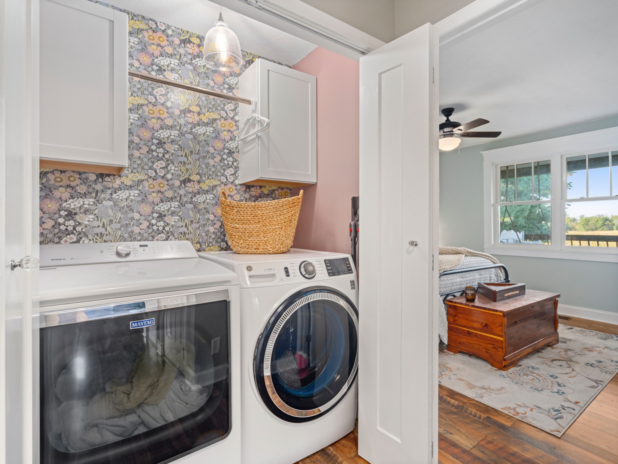 5439 Minnis Road Springfield, TN 37172 - Photo 12 of 43 a living room with furniture and a fireplace