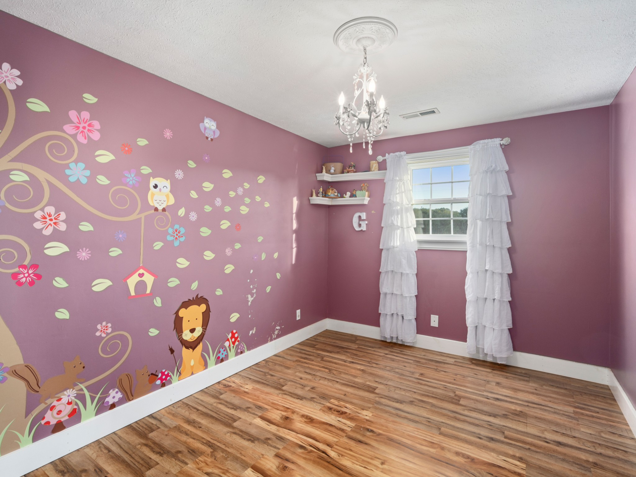 5439 Minnis Road Springfield, TN 37172 - Photo 18 of 43 a very nice looking room with a chandelier