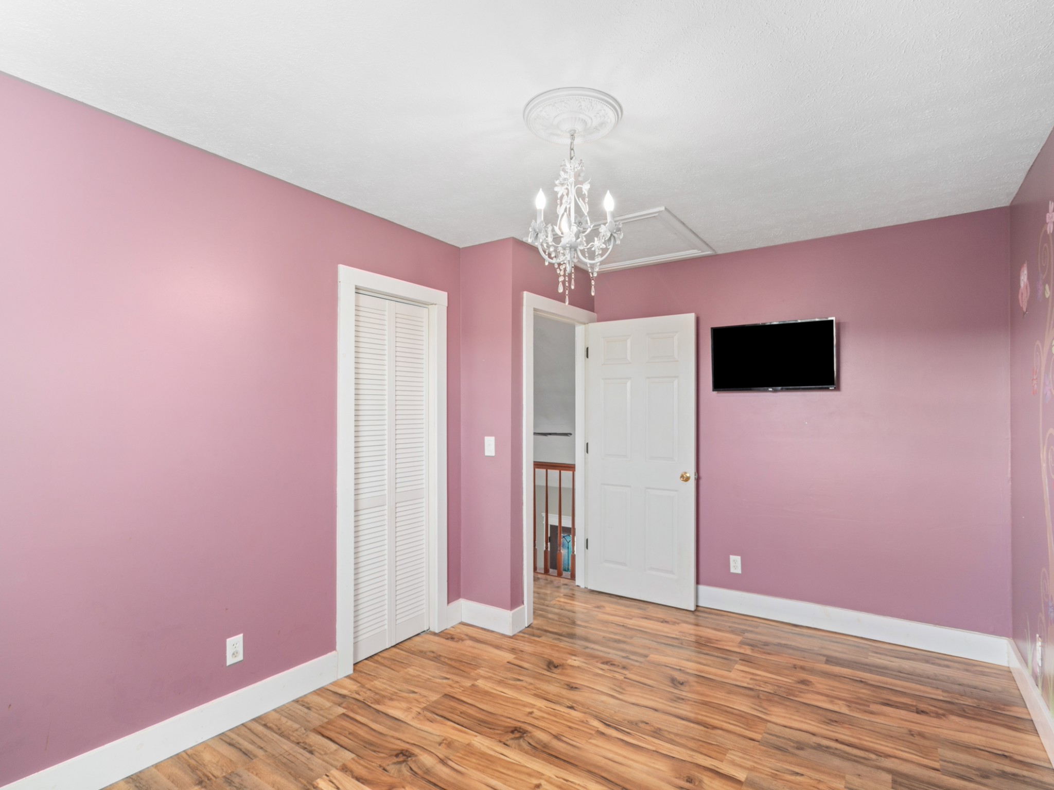 5439 Minnis Road Springfield, TN 37172 - Photo 19 of 43 a view of a livingroom with wooden floor