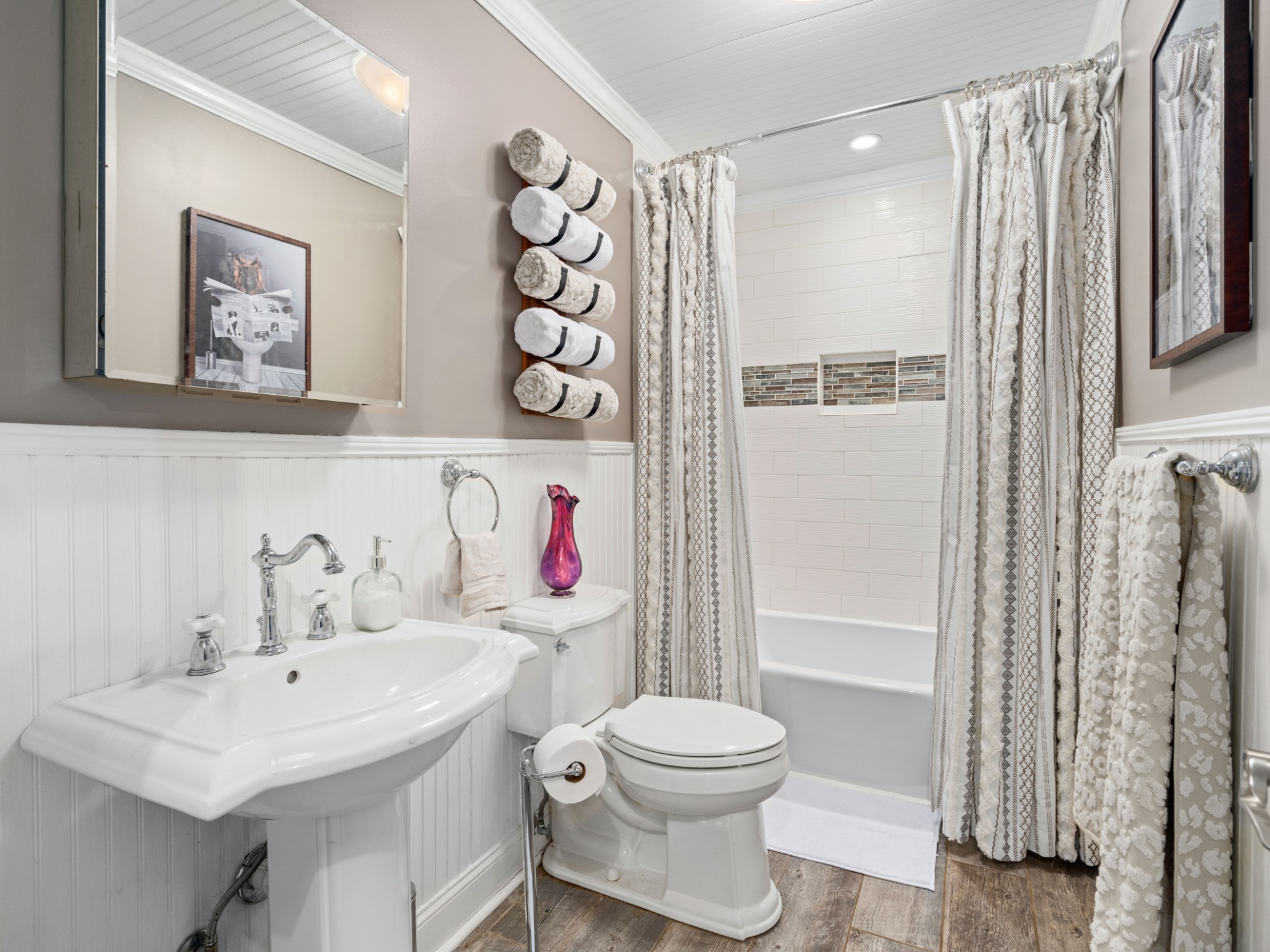 5439 Minnis Road Springfield, TN 37172 - Photo 9 of 43 a bathroom with a sink toilet and shower