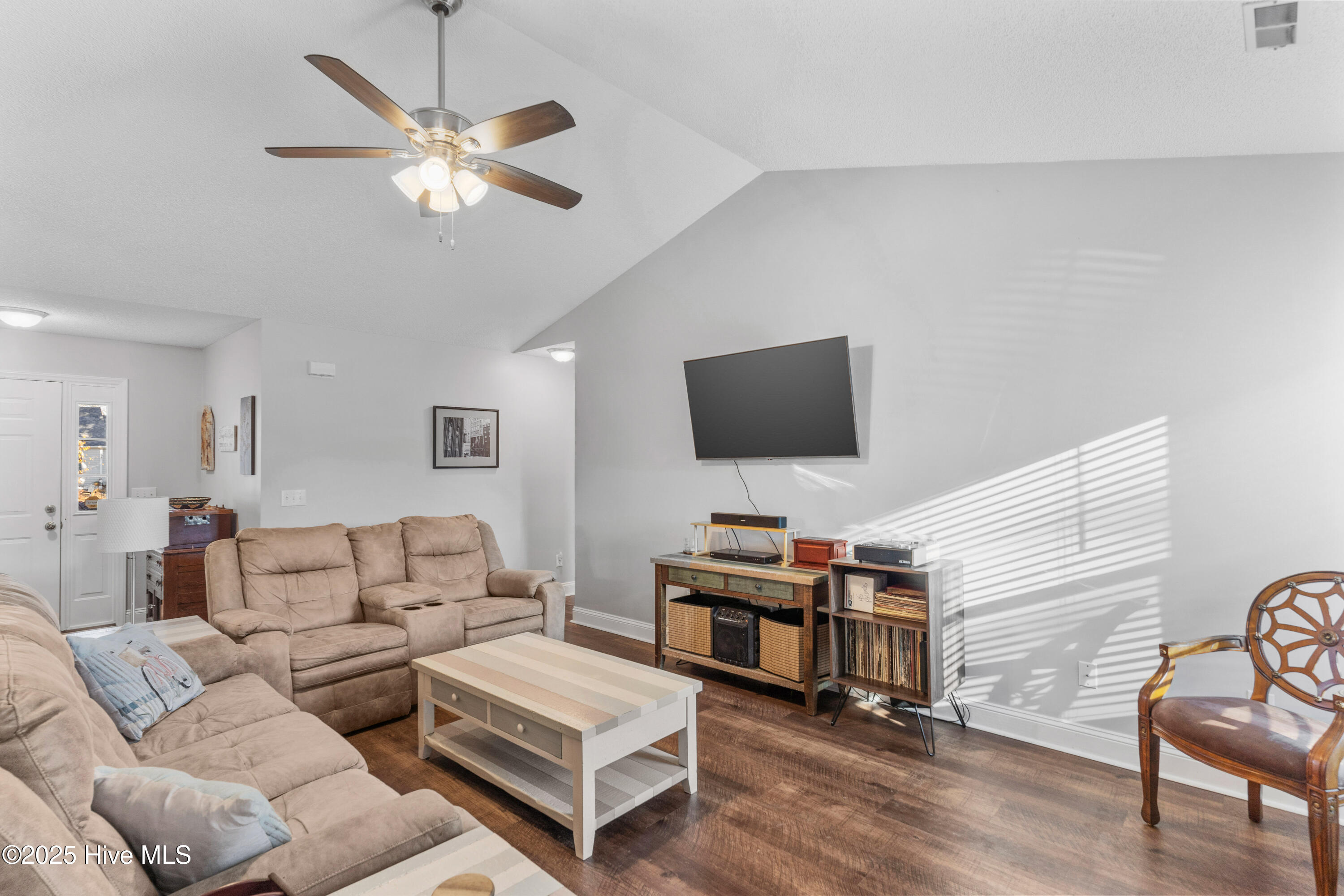 7106 Springer Road Wilmington, NC 28411 - Photo 7 of 36 07 Living Room