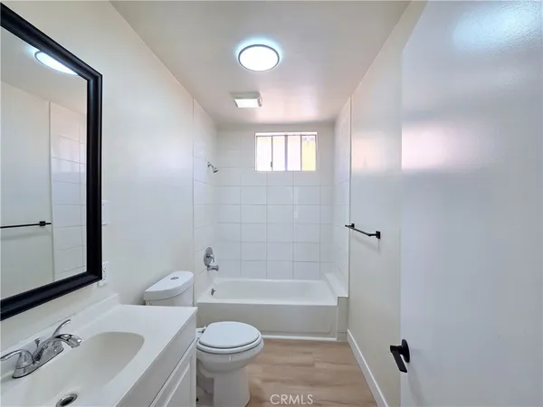 $824,900 | 5552 Lewis Avenue, Long Beach, CA 90805