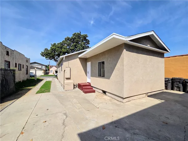 $824,900 | 5552 Lewis Avenue, Long Beach, CA 90805