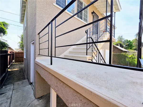 $824,900 | 5552 Lewis Avenue, Long Beach, CA 90805