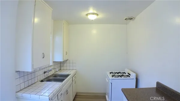 $824,900 | 5552 Lewis Avenue, Long Beach, CA 90805