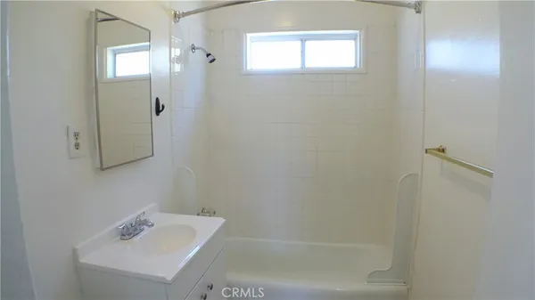 $824,900 | 5552 Lewis Avenue, Long Beach, CA 90805