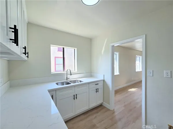 $824,900 | 5552 Lewis Avenue, Long Beach, CA 90805