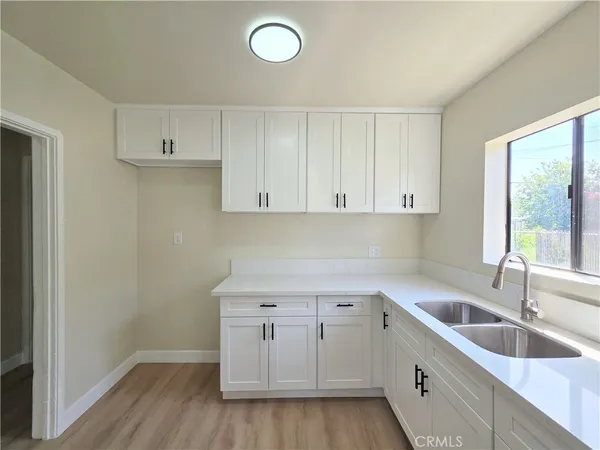 $824,900 | 5552 Lewis Avenue, Long Beach, CA 90805