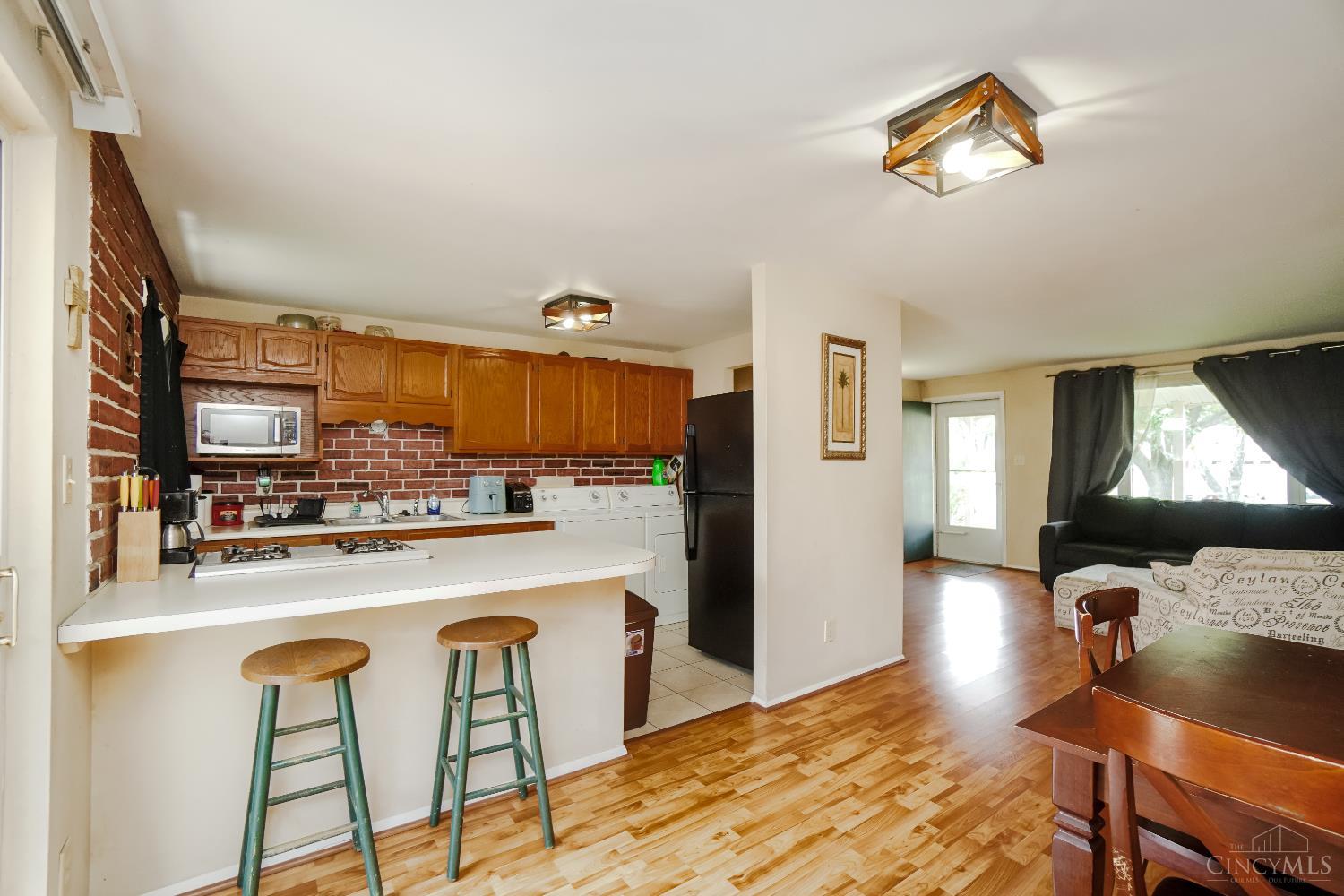 982 Pilgrim Place Springdale, OH 45246 - Photo 6 of 21