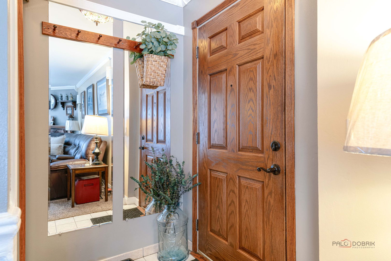 1157 Middlebury Lane, Unit B1 Wheeling, IL 60090 - Photo 2 of 18 a view of a entryway