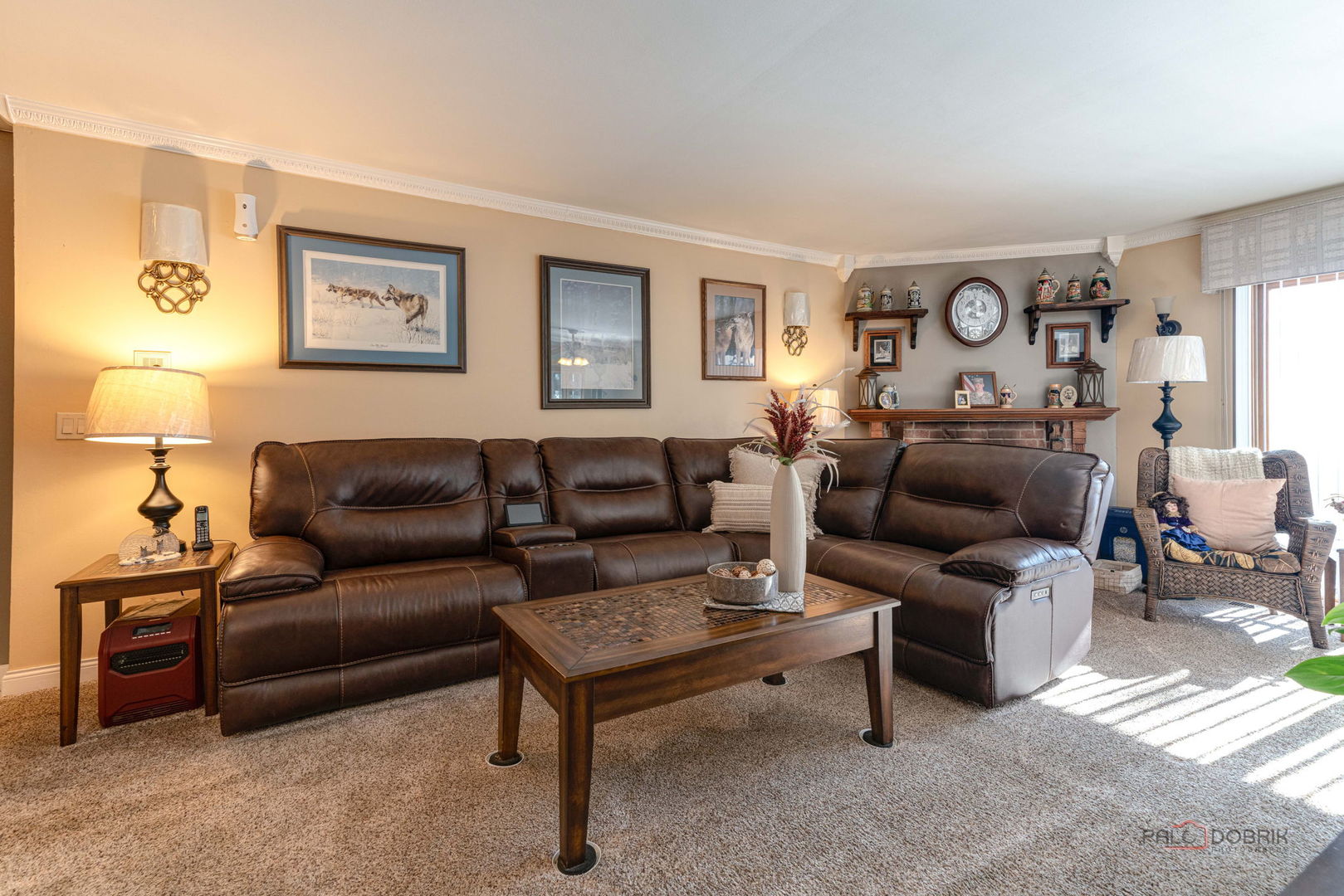 1157 Middlebury Lane, Unit B1 Wheeling, IL 60090 - Photo 3 of 18 a living room with furniture and a lamp