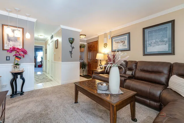 $275,000 | 1157 Middlebury Lane, Unit B1, Wheeling, IL 60090