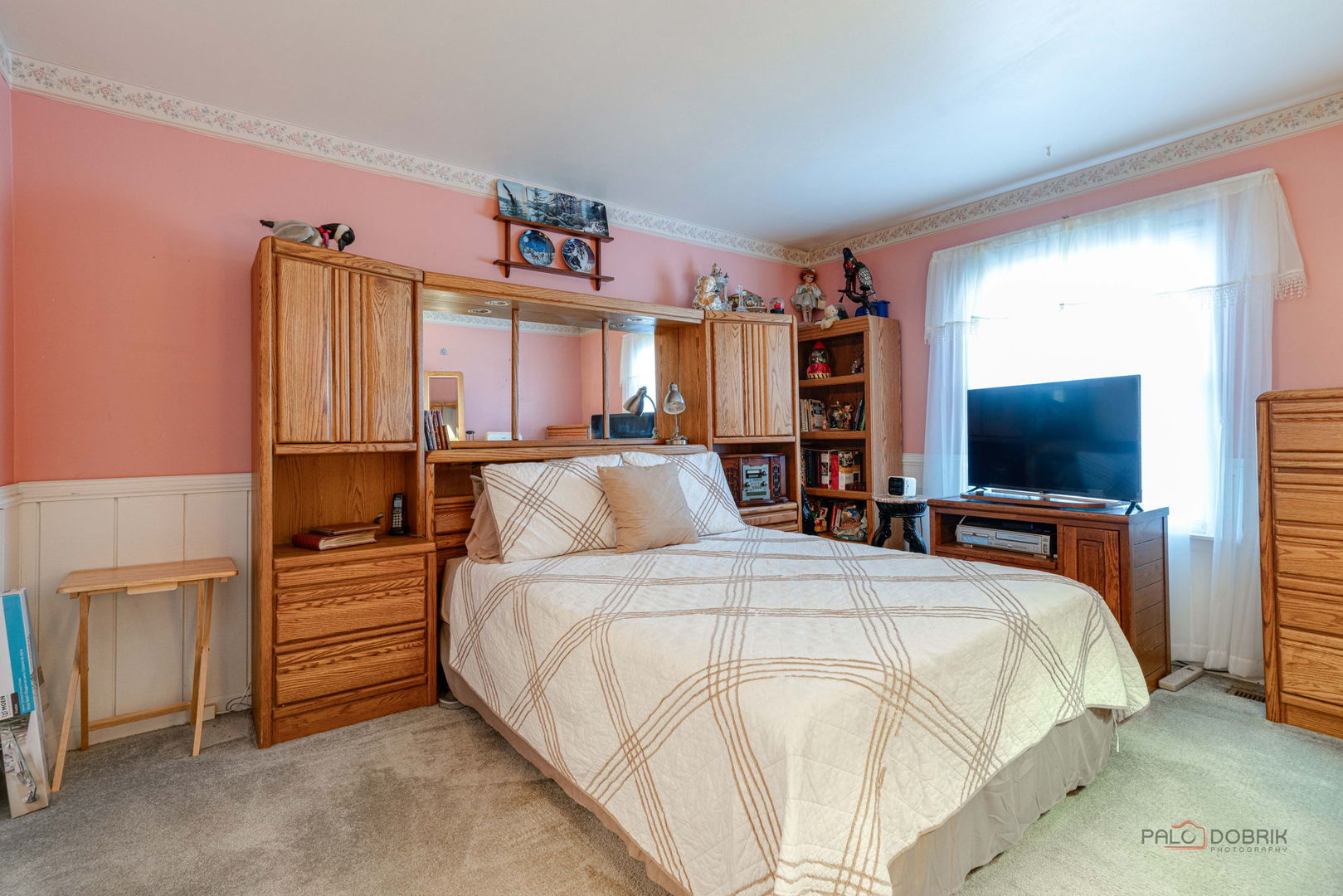 1157 Middlebury Lane, Unit B1 Wheeling, IL 60090 - Photo 10 of 18 a bedroom with a bed and a flat screen tv