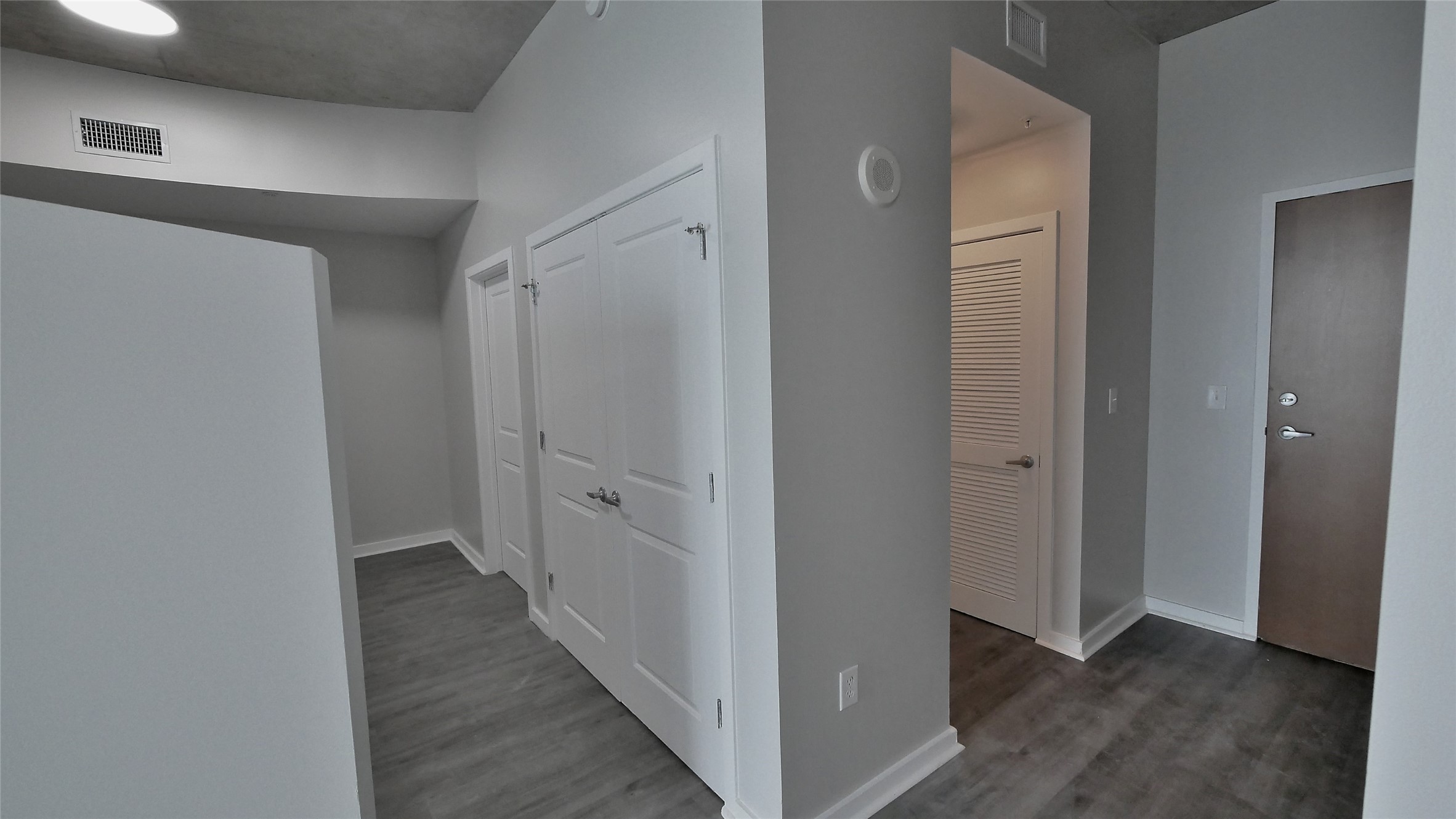 5925 Almeda Road, Unit 12113 Houston, TX 77004 - Photo 6 of 32 Another view from the entry door to the whole space