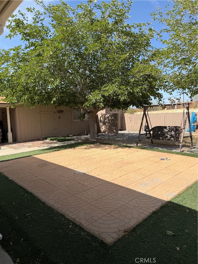 18602 Cocqui Road Apple Valley, CA 92307 - Photo 2 of 16 a view of a backyard of the house