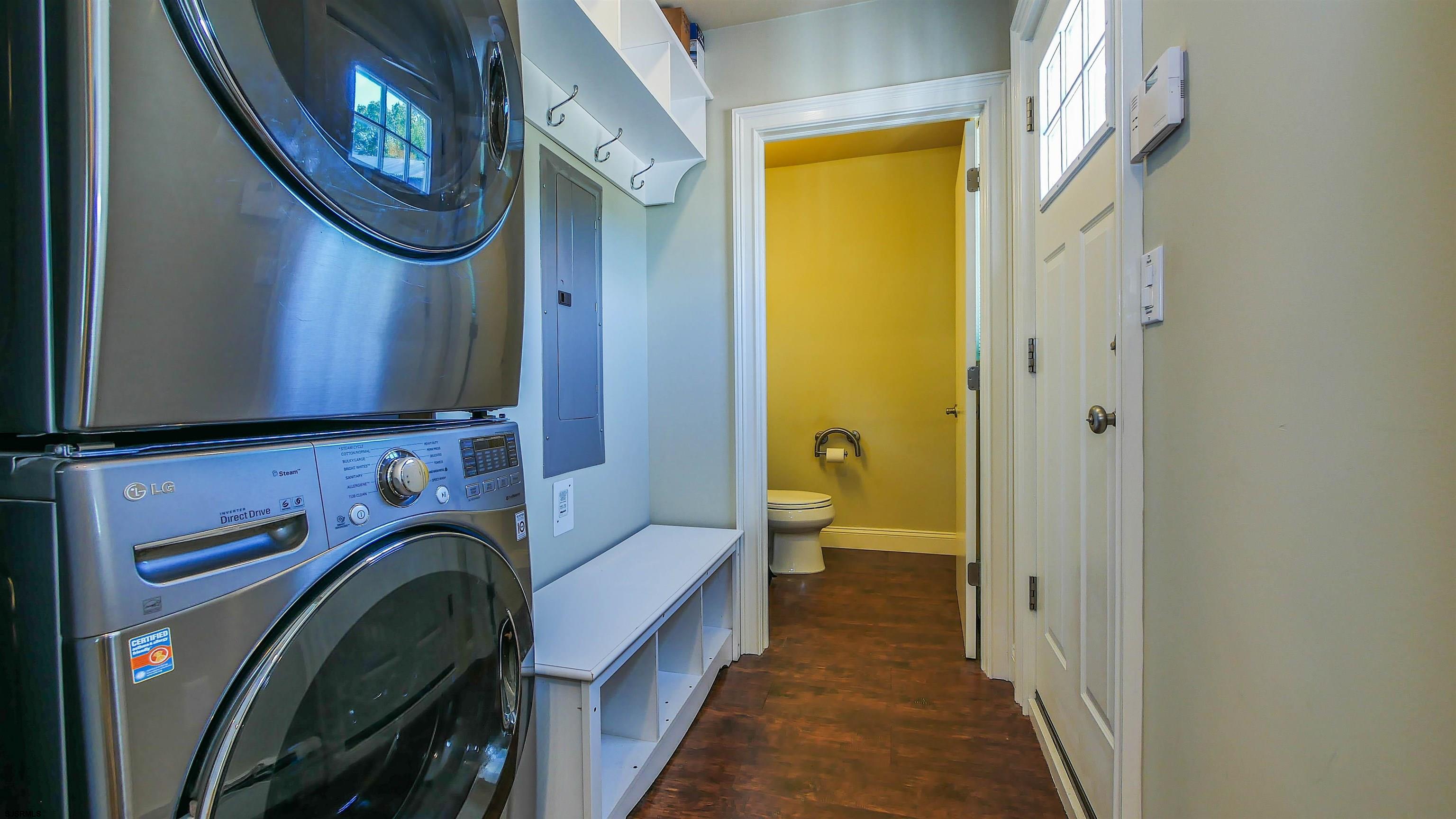 810 East Moss Mill Road Leeds Point, NJ 08205 - Photo 14 of 36 a view of living room with washer and dryer