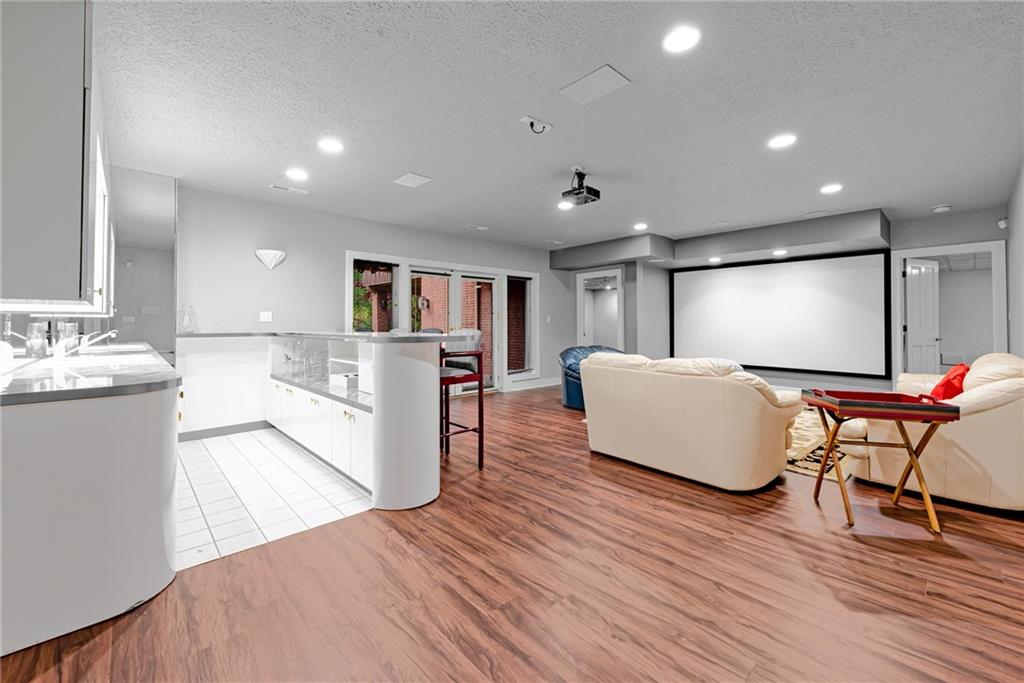904 Settlers Ridge Road Pittsburgh, PA 15238 - Photo 21 of 25 Gallery Image 21