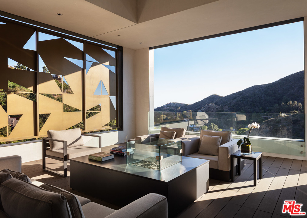 2341 Gloaming Way Beverly Hills, CA 90210 - Photo 11 of 23