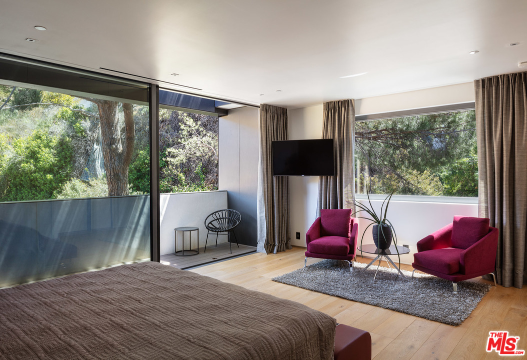 2341 Gloaming Way Beverly Hills, CA 90210 - Photo 13 of 23