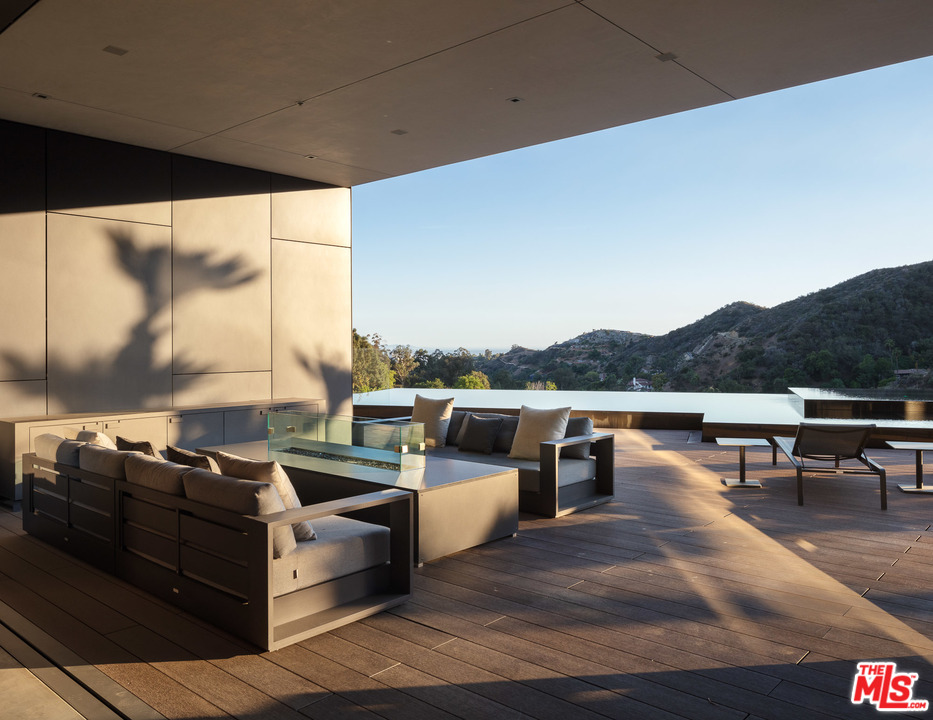 2341 Gloaming Way Beverly Hills, CA 90210 - Photo 16 of 23