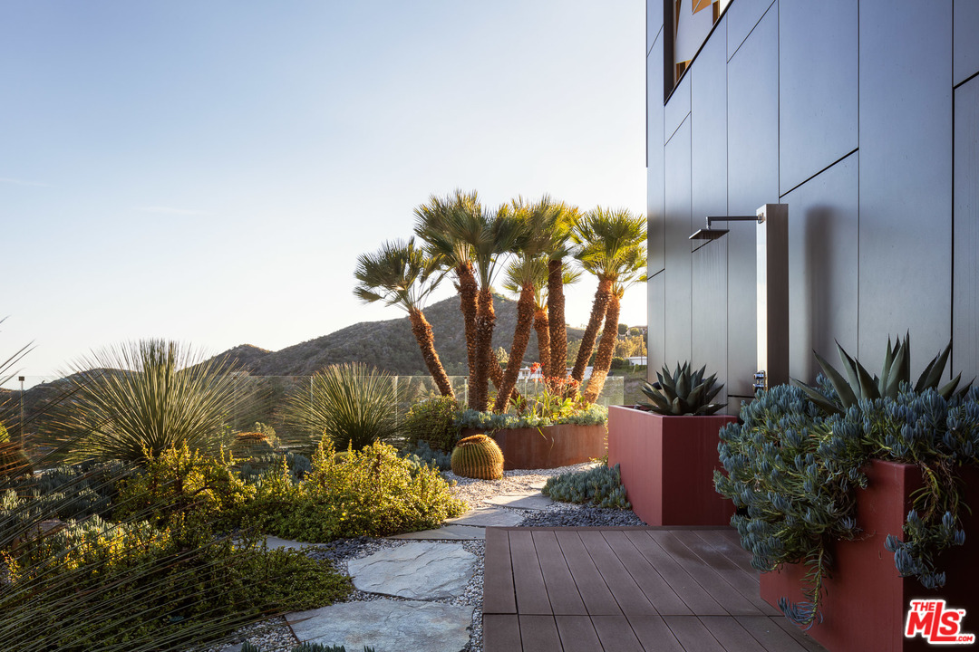 2341 Gloaming Way Beverly Hills, CA 90210 - Photo 18 of 23