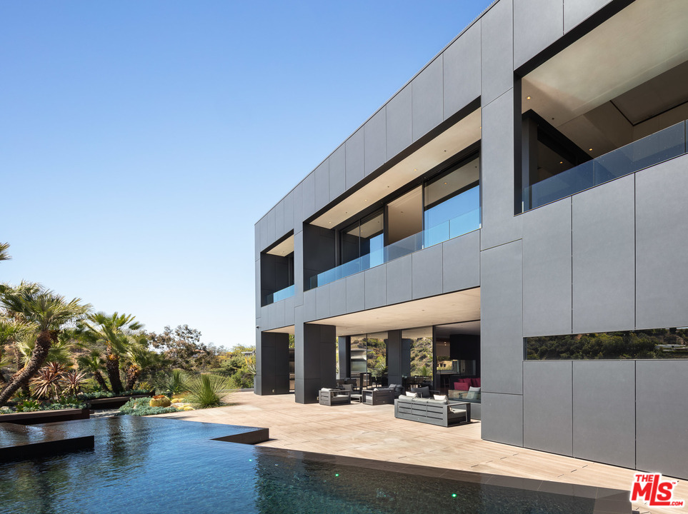 2341 Gloaming Way Beverly Hills, CA 90210 - Photo 19 of 23