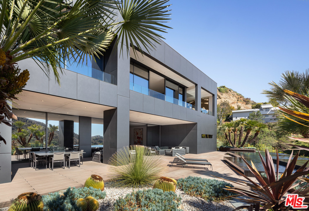 2341 Gloaming Way Beverly Hills, CA 90210 - Photo 20 of 23