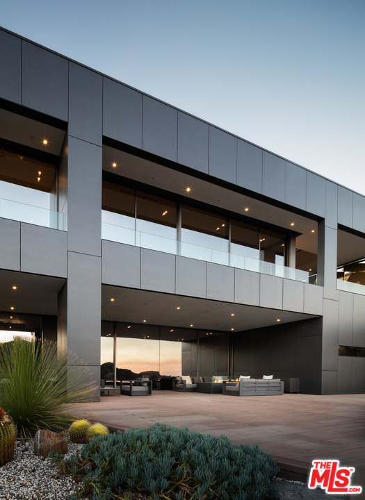 2341 Gloaming Way Beverly Hills, CA 90210 - Photo 21 of 23