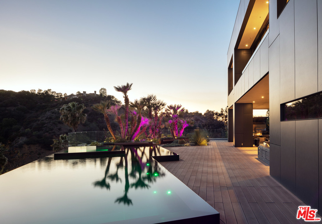 2341 Gloaming Way Beverly Hills, CA 90210 - Photo 22 of 23