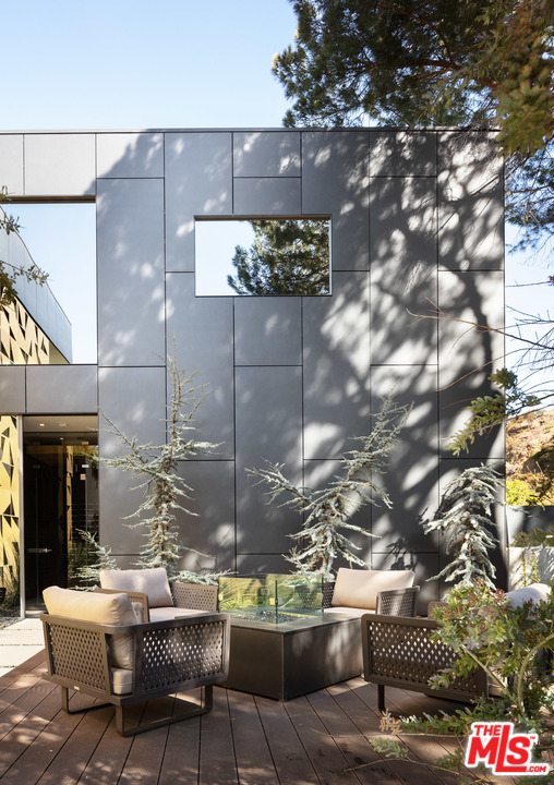 2341 Gloaming Way Beverly Hills, CA 90210 - Photo 3 of 23