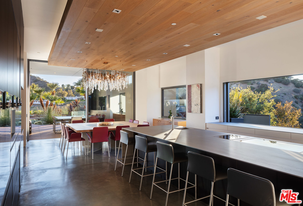 2341 Gloaming Way Beverly Hills, CA 90210 - Photo 4 of 23