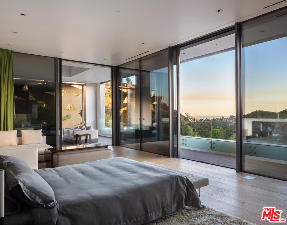 2341 Gloaming Way Beverly Hills, CA 90210 - Photo 8 of 23