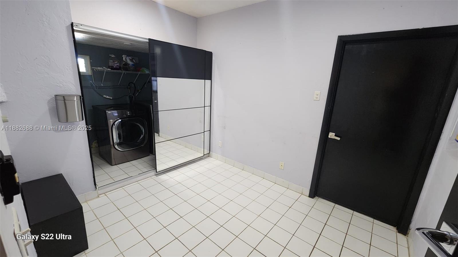 3607 Lime Hill Road, Unit 195 Lauderhill, FL 33319 - Photo 4 of 15 a bathroom with a sink and a mirror