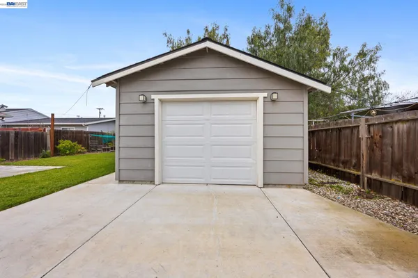 $899,000 | 560 North M Street, Livermore, CA 94551