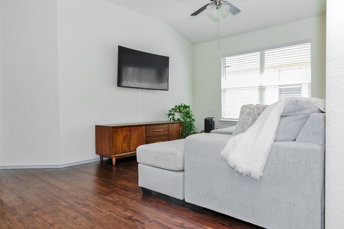 1145 Ibis Falls Loop Jarrell, TX 76537 - Photo 10 of 22