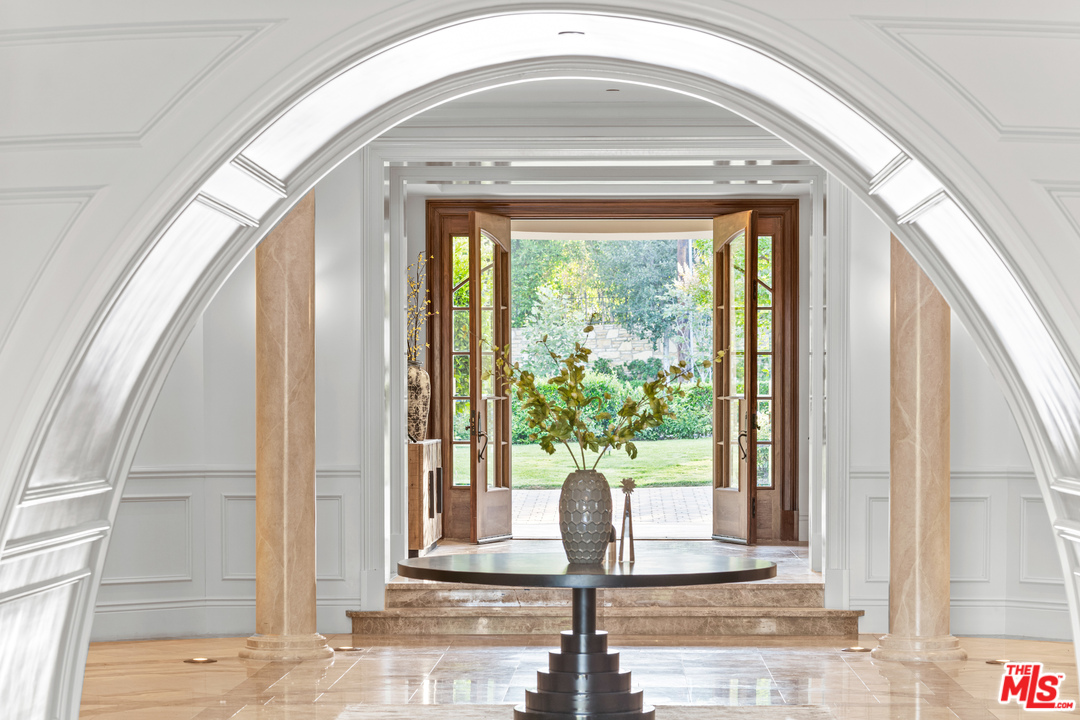 210 North Rockingham Avenue Los Angeles, CA 90049 - Photo 5 of 50 a front view of a house