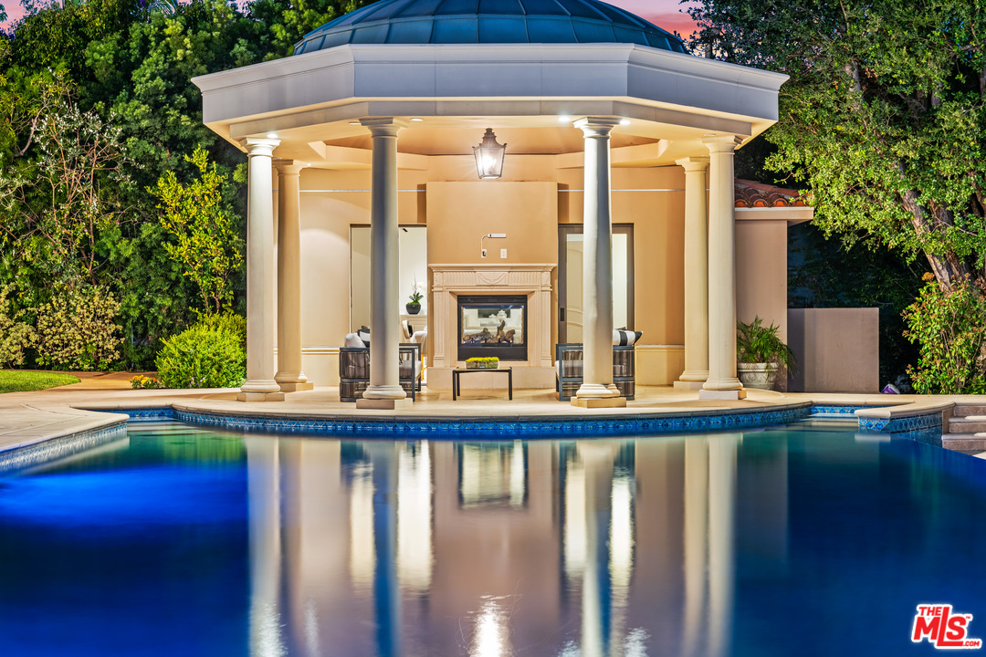 210 North Rockingham Avenue Los Angeles, CA 90049 - Photo 45 of 50 a front view of a house with a porch
