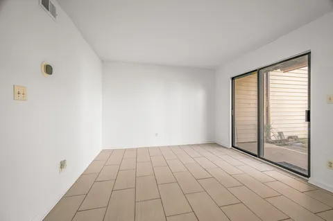 a view of a tennis court