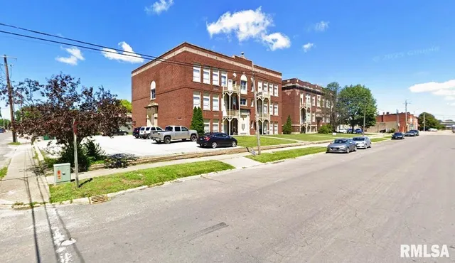 $1,149,800 | 218220 South Broad Street, Unit AL, Carlinville, IL 62626