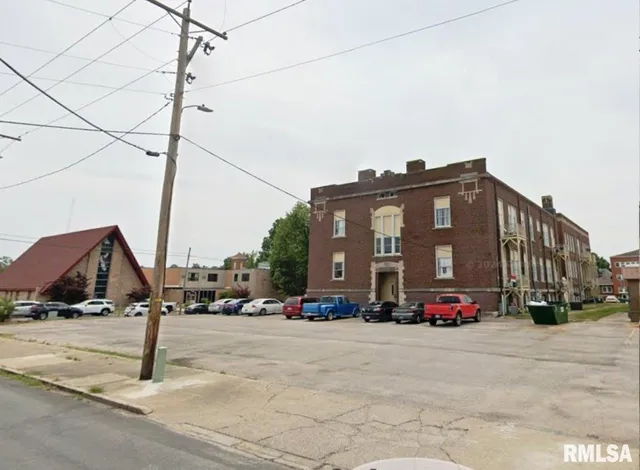 $1,149,800 | 218220 South Broad Street, Unit AL, Carlinville, IL 62626