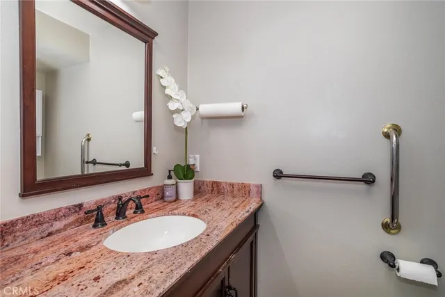 $369,999 | 19124 Avenue Of The Oaks, Unit A, Newhall, CA 91321