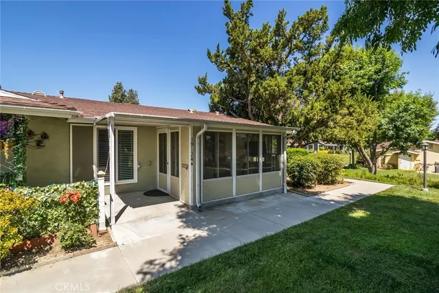 $369,999 | 19124 Avenue Of The Oaks, Unit A, Newhall, CA 91321