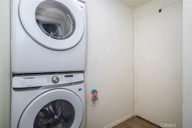 $369,999 | 19124 Avenue Of The Oaks, Unit A, Newhall, CA 91321