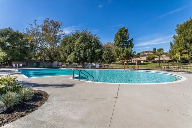 $369,999 | 19124 Avenue Of The Oaks, Unit A, Newhall, CA 91321